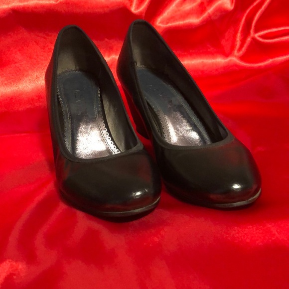 Black shoes - Picture 2 of 6